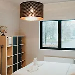 Apartman Modern Near - Easy Access, Ideal Living Gent