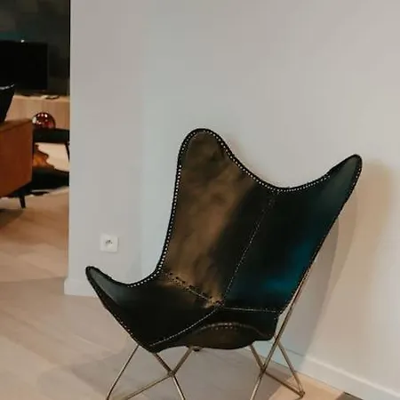 Apartman Modern Near - Easy Access, Ideal Living *