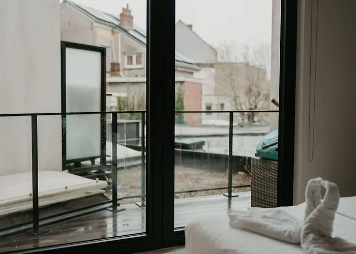 Modern Near - Easy Access, Ideal Living *