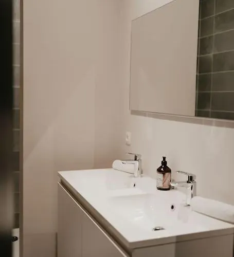 Modern Near - Easy Access, Ideal Living *